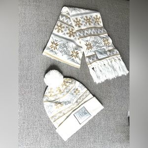 2020 °O° Disney Parks Magic Winter ❄️ Gold & Silver Hat & Scarf set NWOT